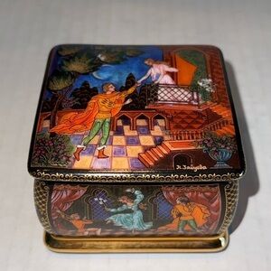 Ardleigh Elliott & Sons Vintage Porcelain Romeo And Juliet Music Box